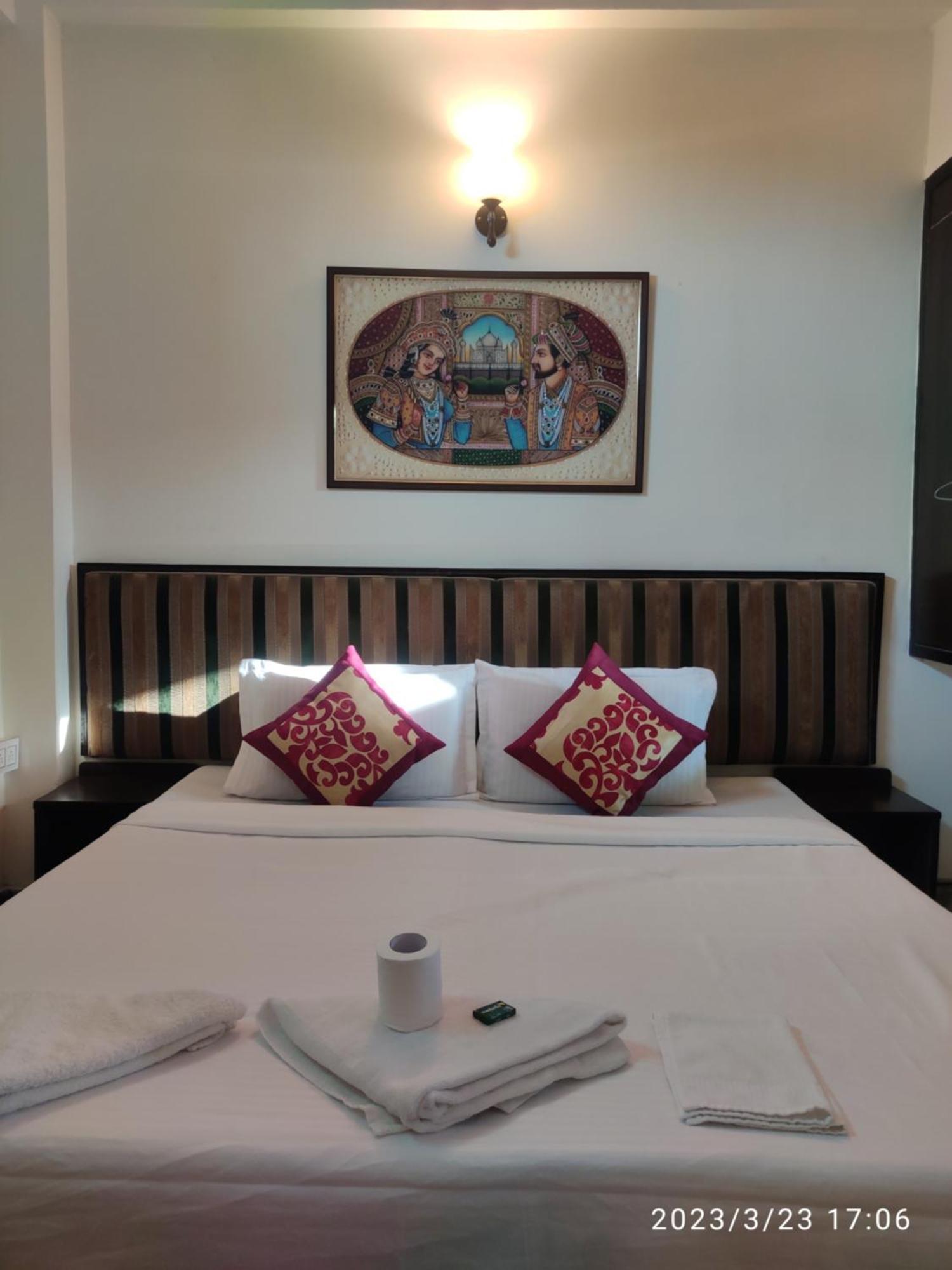 Max Guest House Agra  Room photo